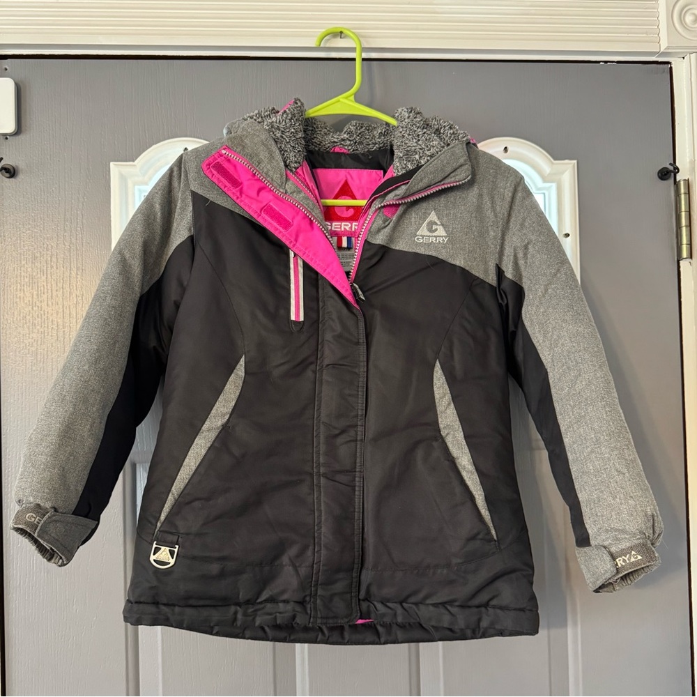 Gerry Weber Kids' Black and Pink Puffer Coat Size Small 7/8